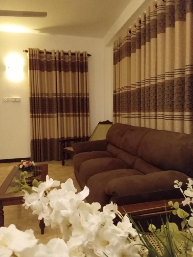 Bed and Breakfast Sky Bloom Homagama Экстерьер фото